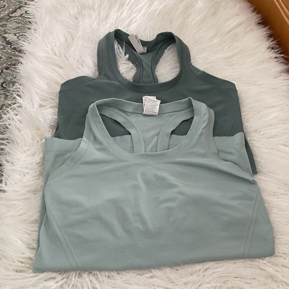 Athleta Momentum Tank bundle
